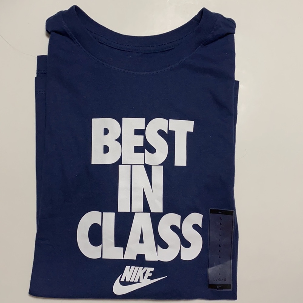 NWT Nike best in class tee size: L